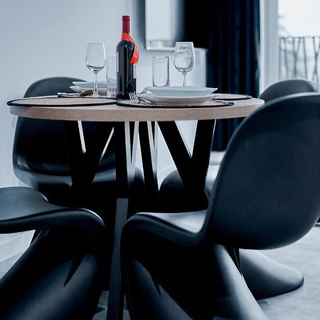 Apartament Sztuk Pieknych 10 بيوا المظهر الخارجي الصورة