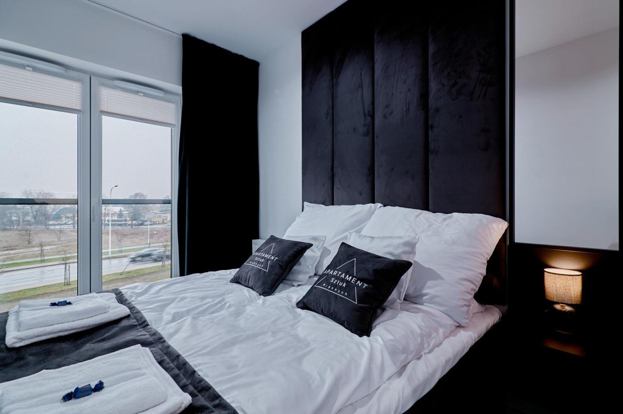Apartament Sztuk Pieknych 10 بيوا المظهر الخارجي الصورة